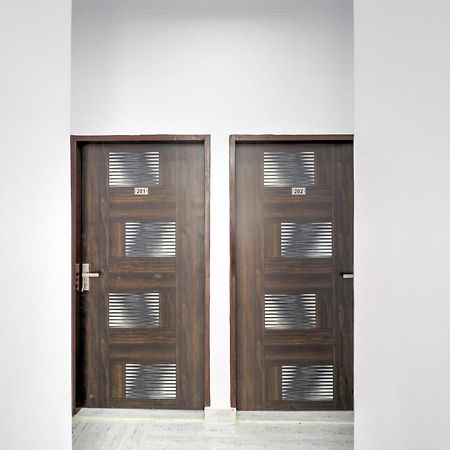 Hotel O 71370 White House Garhi Harsaru Экстерьер фото