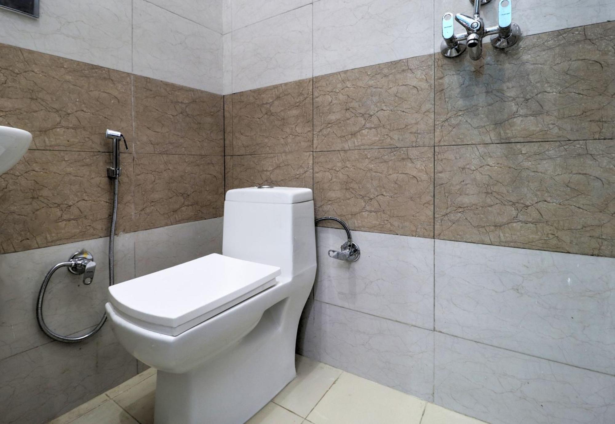 Hotel O 71370 White House Garhi Harsaru Экстерьер фото
